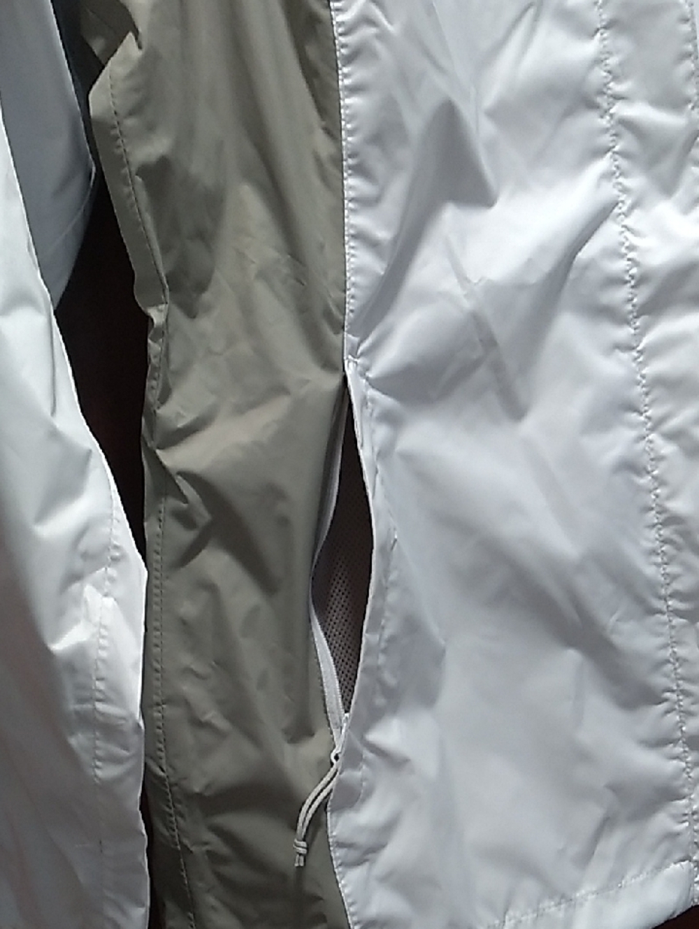 Columbia Women's White And Flint Gray Waterproof Outdoor Jacket - Picture 6 of 11